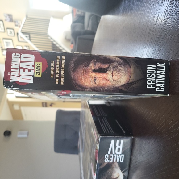 The walking dead prison catwalk 14559. - Picture 3 of 3